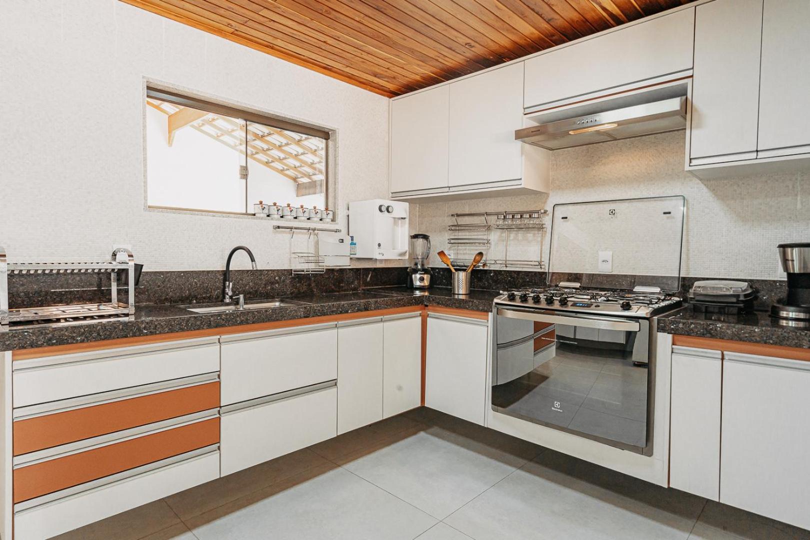 Casadecastelhanos, Quadra Do Mar De Castelhanos, 4 Suites Com Ar, Churrasqueira, Piscina, Hidromassagem, Cozinha Integrada Gourmet Ideal Para Familia E Amigos Anchieta  Buitenkant foto